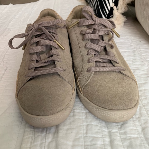 Puma Match Lo Snakeskin Sneaker - Size 8.5 - Like New - Picture 3 of 12